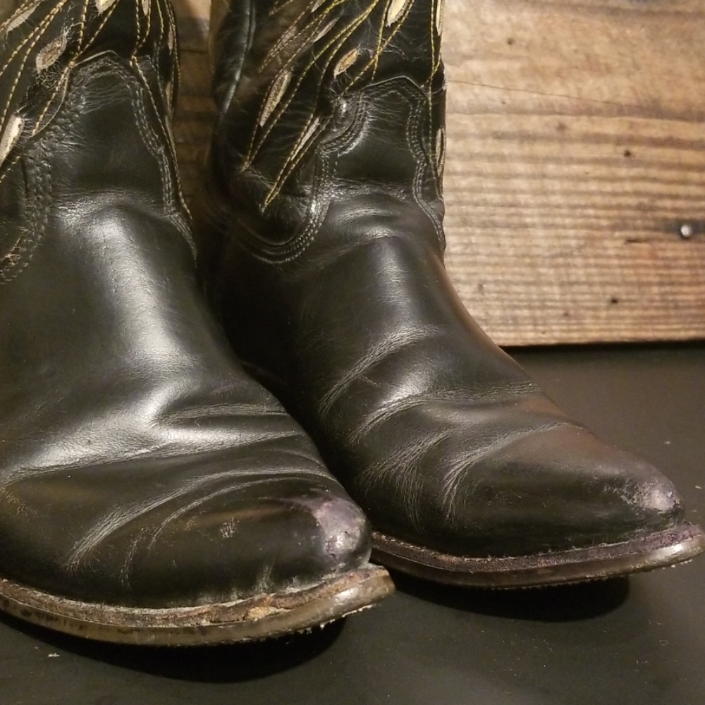 Vintage Black and Gold Cowgirl boots - Picture 4 of 8
